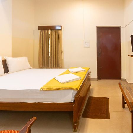 Sri Ramakrishna Hotel Bengaluru Zewnętrze zdjęcie