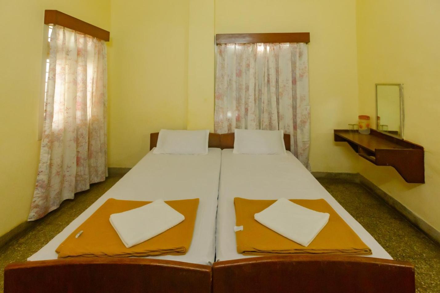 Sri Ramakrishna Hotel Bengaluru Zewnętrze zdjęcie