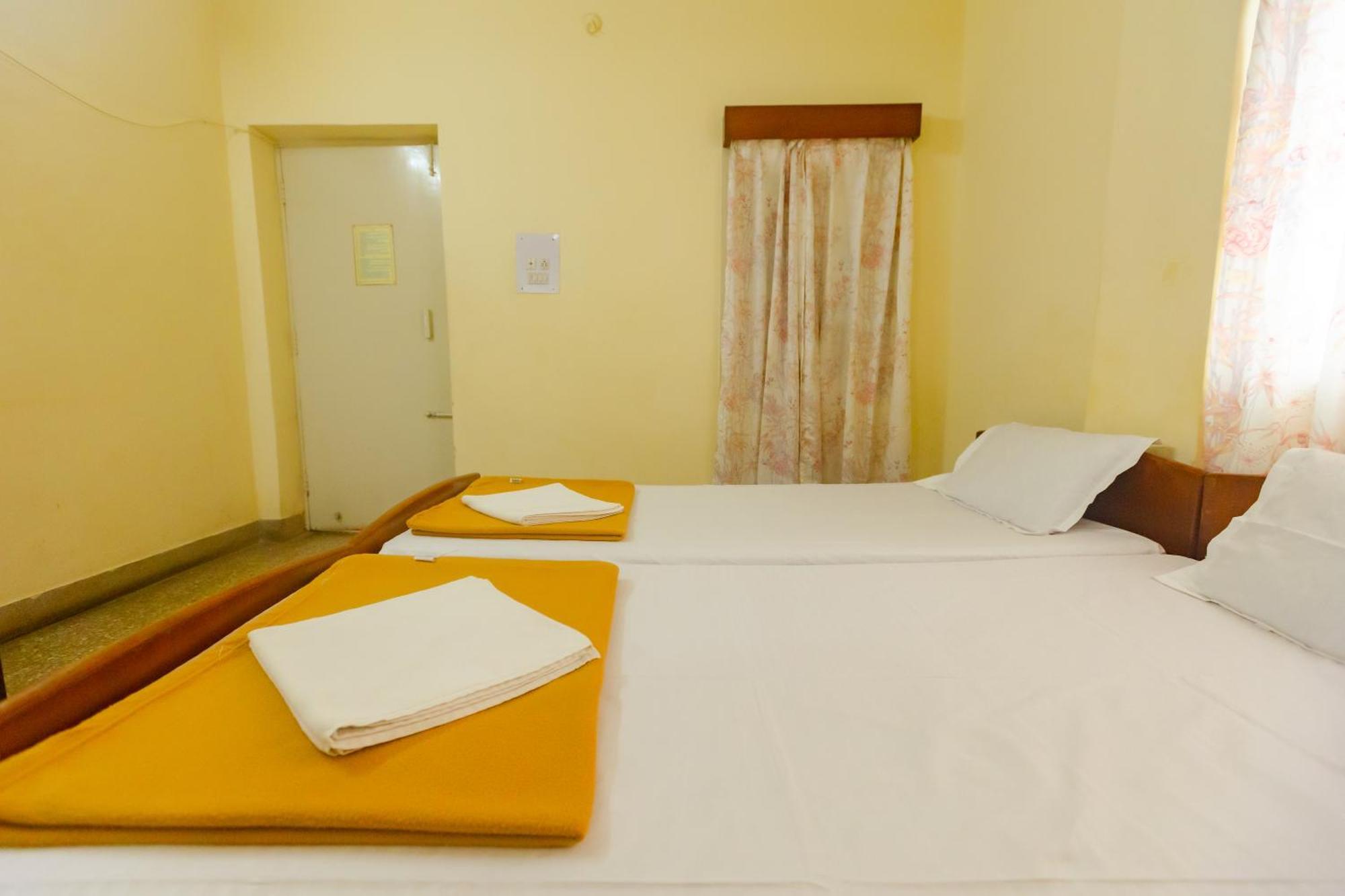 Sri Ramakrishna Hotel Bengaluru Zewnętrze zdjęcie