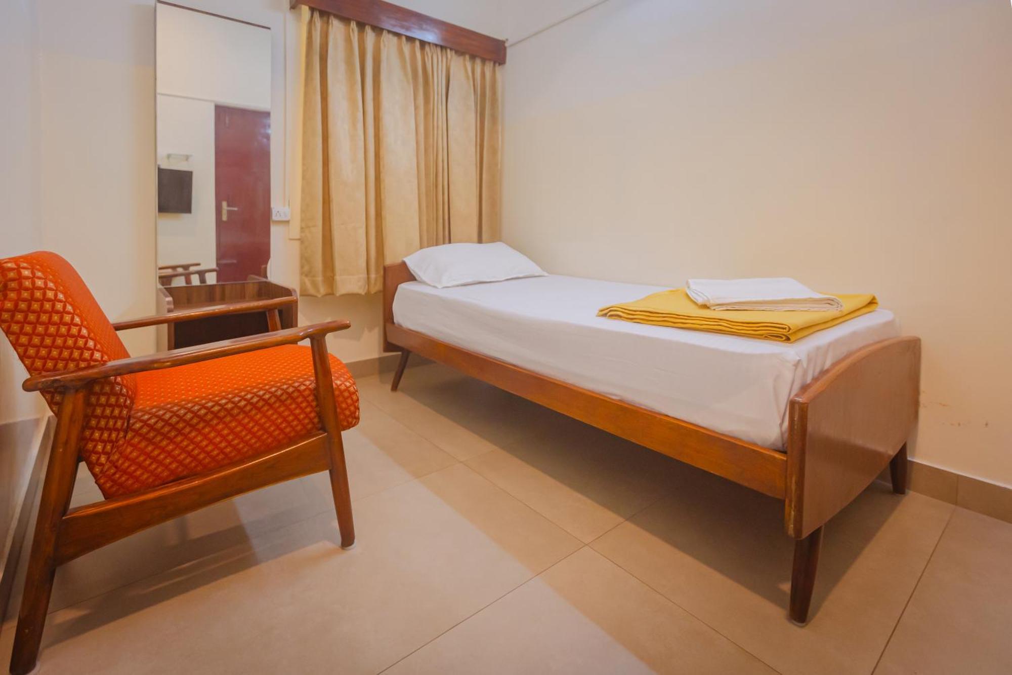 Sri Ramakrishna Hotel Bengaluru Zewnętrze zdjęcie