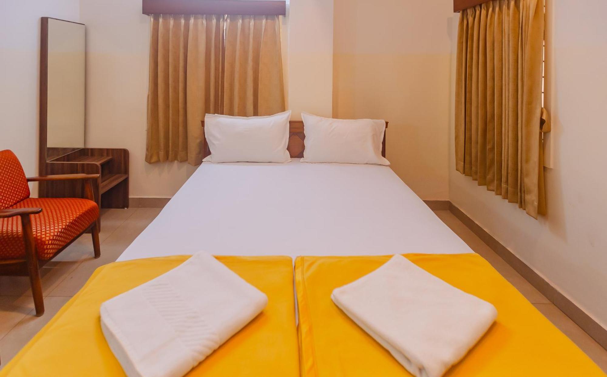 Sri Ramakrishna Hotel Bengaluru Zewnętrze zdjęcie