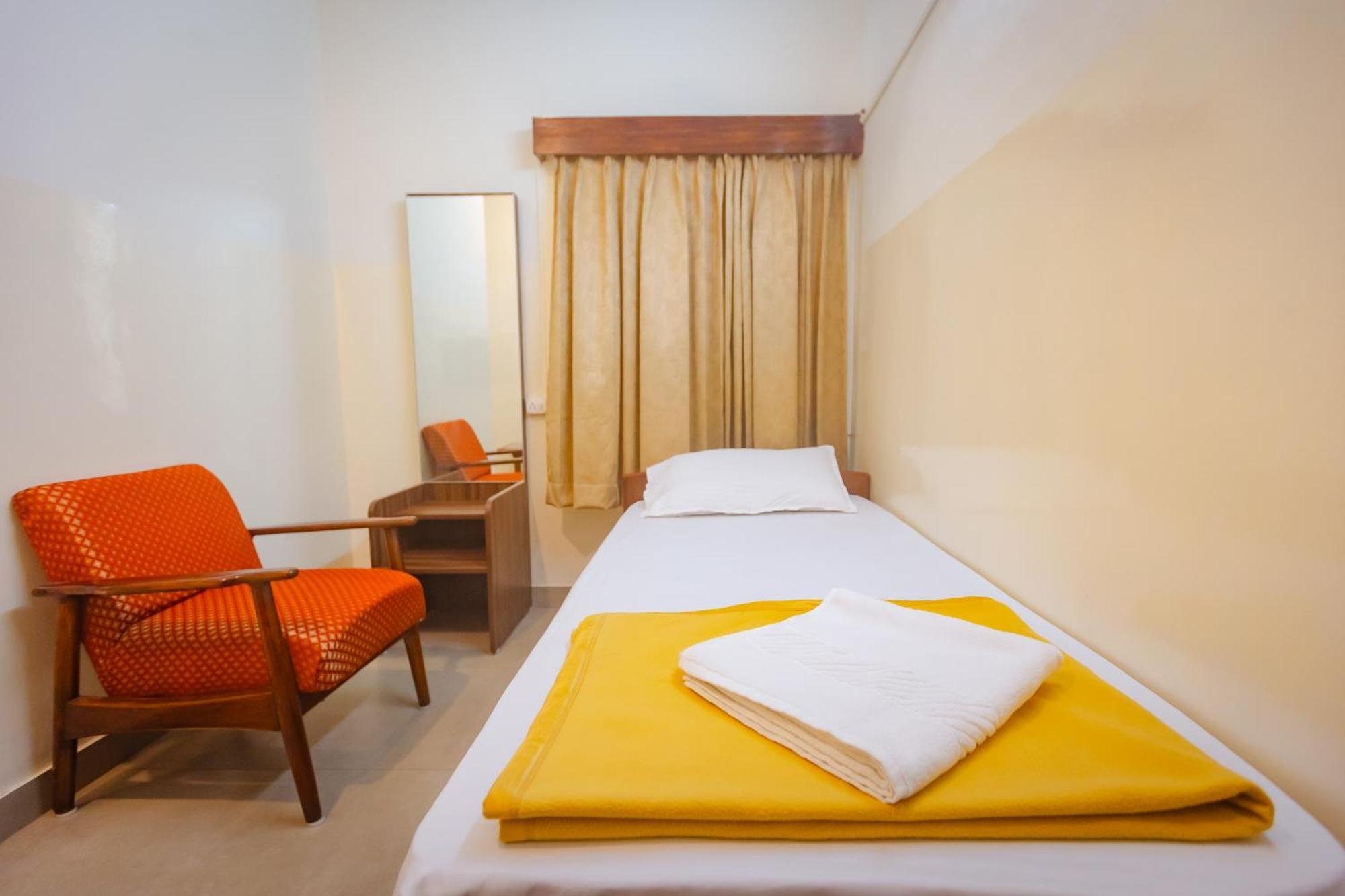 Sri Ramakrishna Hotel Bengaluru Zewnętrze zdjęcie